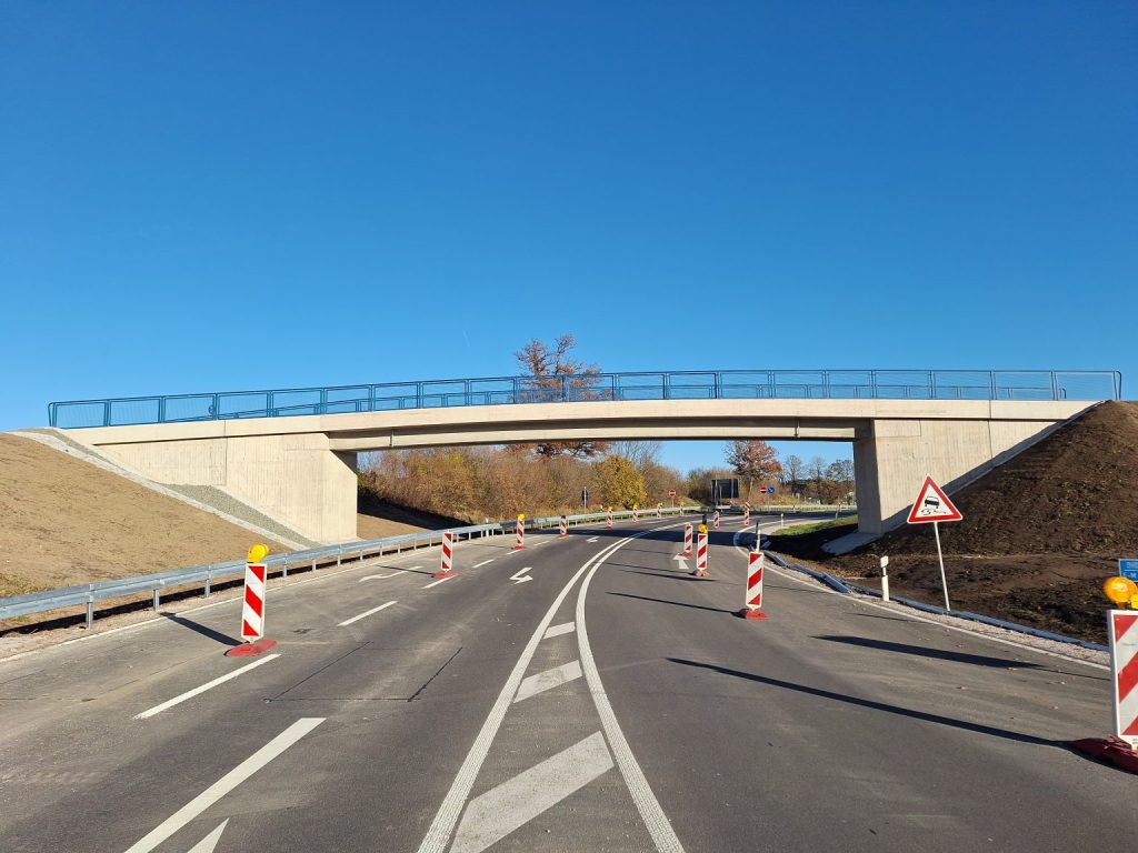 Geh- und Radwegbrücke AS Durach